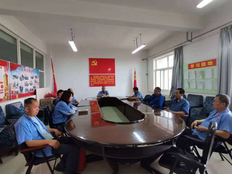 運(yùn)輸采供黨支部召開(kāi)黨員大會(huì)，組織主題教育集中學(xué)習(xí)。